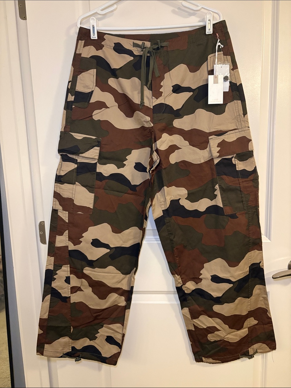 Good American Camouflage Wide Leg Cargo Pants - Green/Brown/Tan